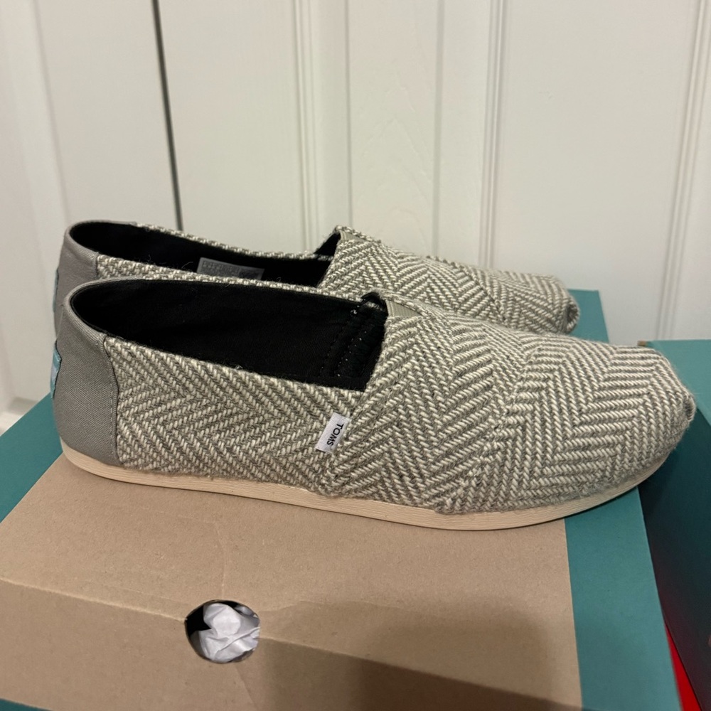 TOMS Women’s  Herringbone Gray Slip-Ons